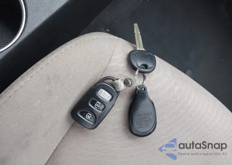 2016 Hyundai Elantra Se z USA, uszkodzony, nr VIN 5NPDH4AE0GH654389